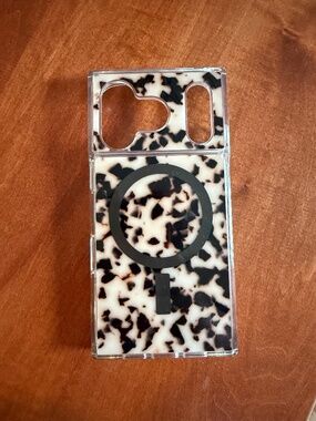 FLAUNT - SQUARE Blonde Tortoise Shell iPhone Case iPhone 17 Pro